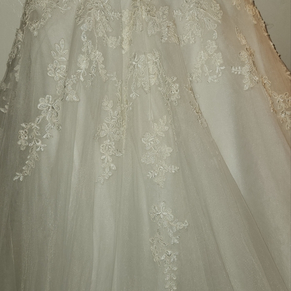 NWT! REBECCA INGRAM WEDDING DRESS ! (ONE PEARL IS MISSING ON THE SWAROVSKI BELT) - Picture 14 of 16